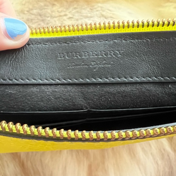 Burberry Pouch - Picture 5 of 5